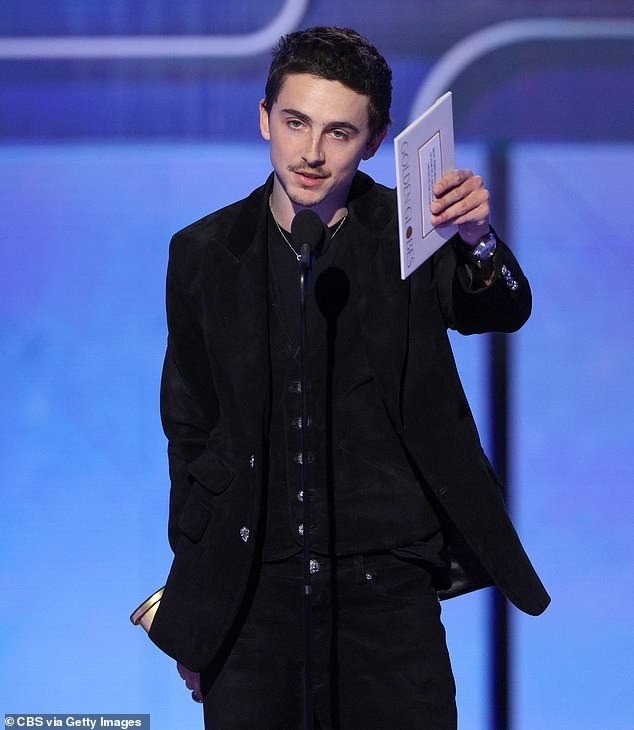 Timothée Chalamet trên sân khấu nhận giải Quả cầu Vàng. Ảnh: Getty Images