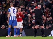 HLV Fletcher chỉ trích trọng tài rút thẻ đỏ "nực cười" sau thất bại ở FA Cup