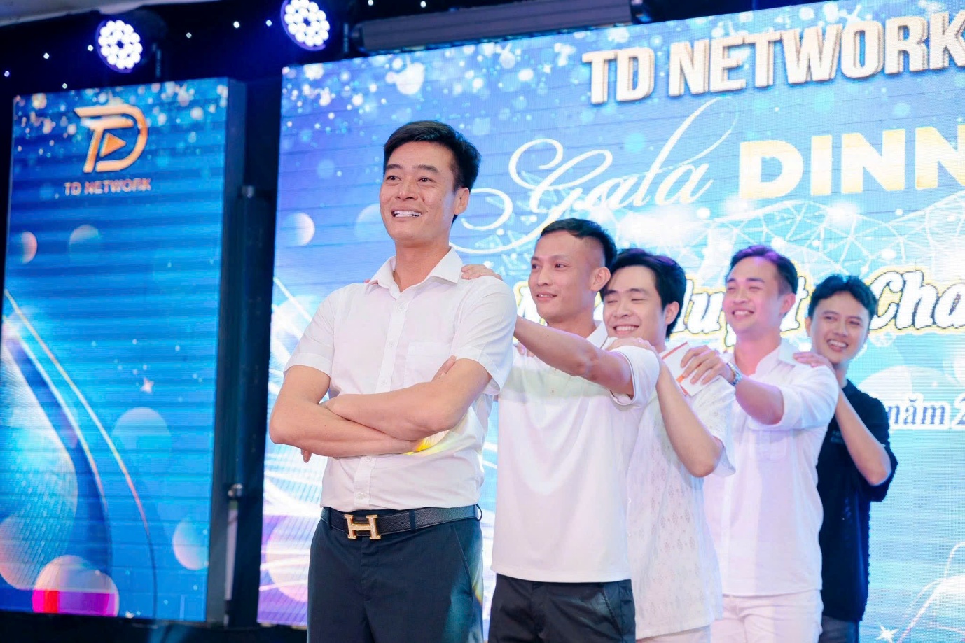 CEO Nguyễn Văn Dũng cho biết phát hành chuyên nghiệp giúp bảo vệ quyền lợi nghệ sĩ và giá trị lâu dài của tác phẩm.