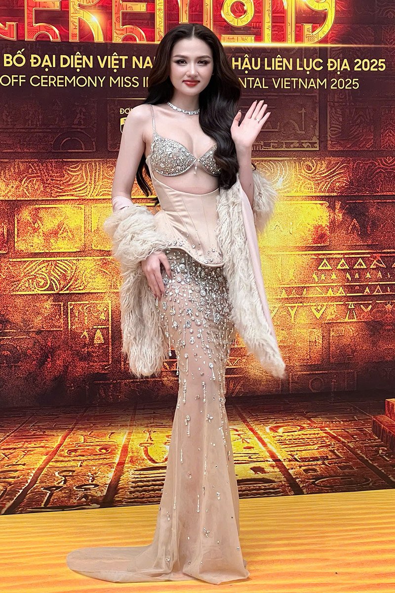 Á hậu Thu Ngân trong sự kiện.