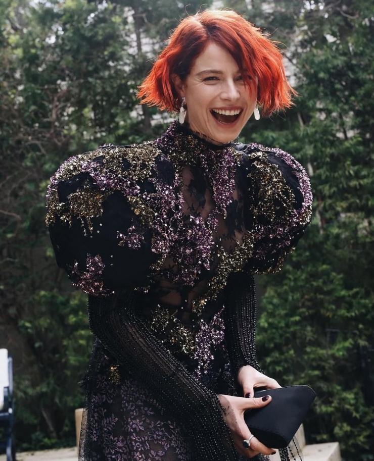 Gu mặc phá cách của Nữ chính xuất sắc Quả Cầu Vàng 2026 - 2