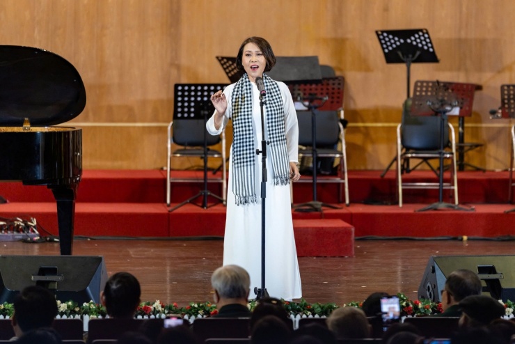 NSƯT Thu Giang góp giọng trong các tác phẩm kinh điển của cha. 