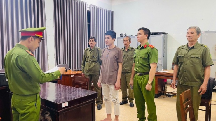 Cơ quan CSĐT Công an tỉnh Đắk Lắk công bố lệnh bắt giữ người trong trường hợp khẩn cấp và quyết định tạm giữ Nguyễn Văn Khôi.&nbsp;