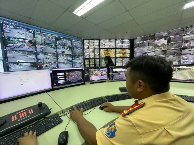 Cảnh sát giao thông có thể dễ dàng theo dõi các trường hợp vi phạm qua hệ thống camera