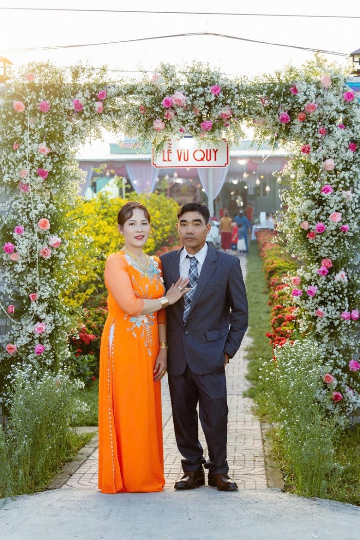 Bố mẹ Diệu Hiền quyết định cho vườn mai nở sớm để mừng con gái lấy chồng&nbsp;