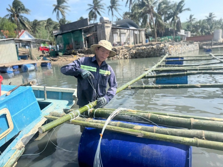 Ông Nguyễn Văn Tính (64 tuổi) bị thiệt hại nặng nề trong trận bão vừa qua, kỳ vọng năm nay mưa thuận gió hoà, bà con ra khơi thuận lợi.