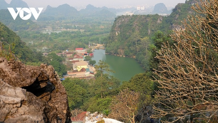 Nằm trong quần thể Di tích quốc gia đặc biệt Khu di tích lịch sử và quần thể danh lam thắng cảnh Hương Sơn (chùa Hương), chùa Bảo Đài - động Tuyết Sơn đẹp với khung cảnh nên thơ, một bên là núi, một bên là cánh đồng lúa mênh mông.