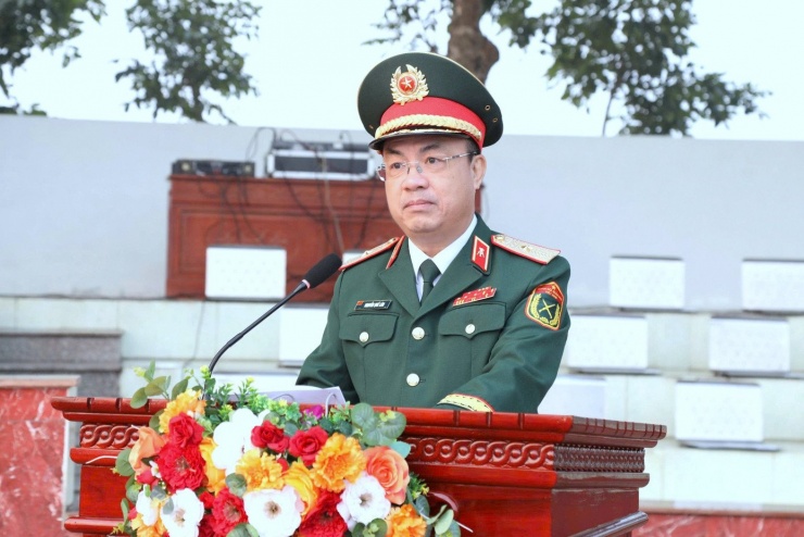 Thiếu tướng Nguyễn Quế Lâm - Cục trưởng Cục Xe máy - Vận tải phát biểu tại lễ xuất quân.