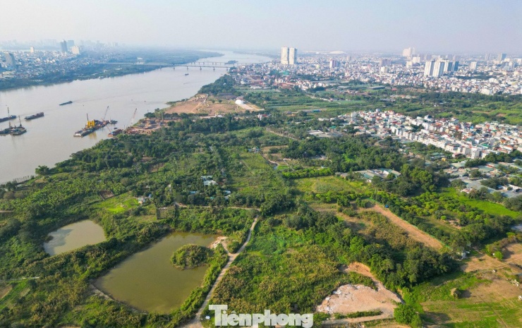 Cây cầu có tổng vốn đầu tư gần 16.000 tỷ đồng, dự kiến thi công trong 2 năm và hoàn thành năm 2027. Khi cầu hoàn thành sẽ giảm tải giao thông cho phía trung tâm và kết nối một khu vực rộng lớn phía Đông thủ đô.