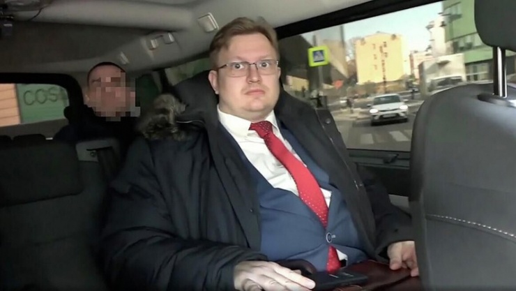 &nbsp;Arseniy Konovalov, cựu nhân viên Bộ Ngoại giao Nga, bị truy tố và đưa ra xét xử với cáo buộc phản quốc liên quan đến hành vi làm lộ thông tin mật.