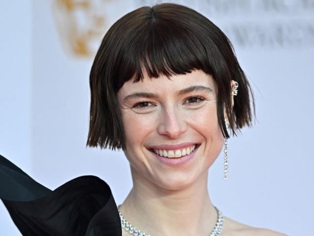 Gu mặc phá cách của Nữ chính xuất sắc Quả Cầu Vàng 2026