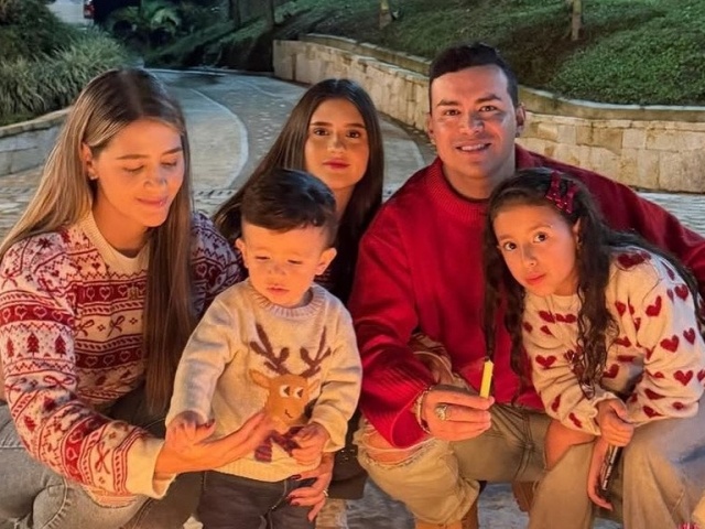 Nam ca sĩ 35 tuổi tử nạn trong vụ rơi máy bay, bỏ lại vợ và 3 con nhỏ