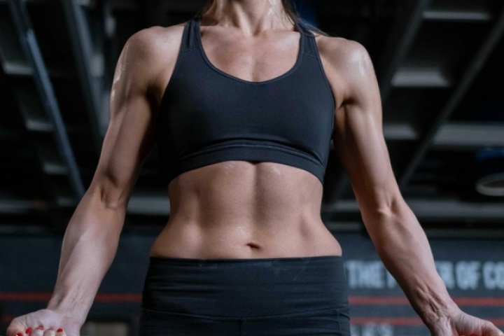 Cô gái 23 tuổi mất kinh sau khi tập gym 6 buổi mỗi tuần