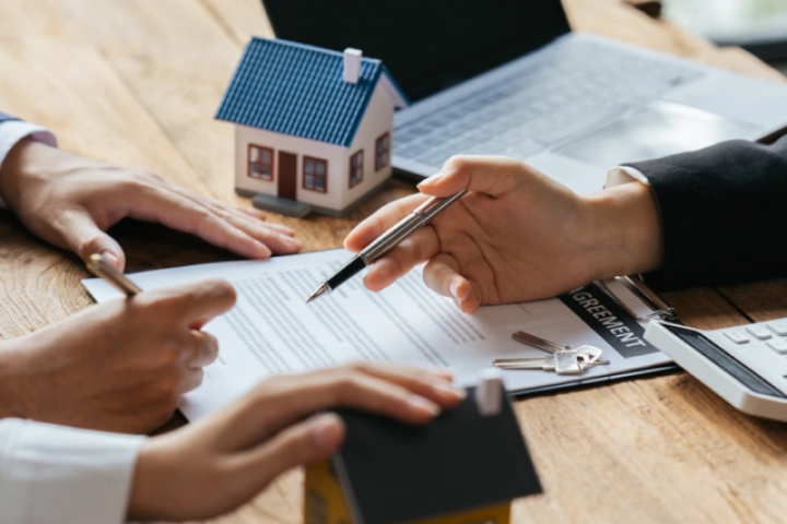 Lãi suất tăng, người mua nhà nên xuống tiền luôn hay chờ đợi?