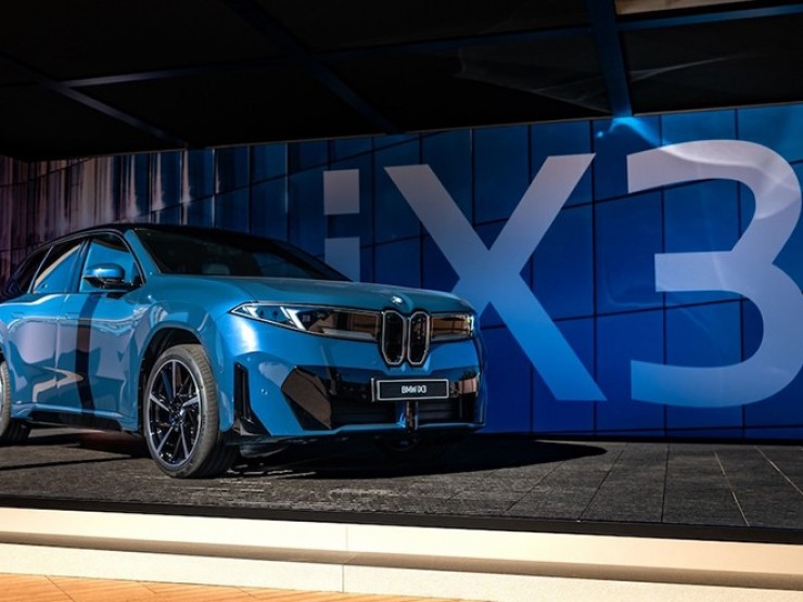 BMW iX3 xuất hiện tại triển lãm CES 2026