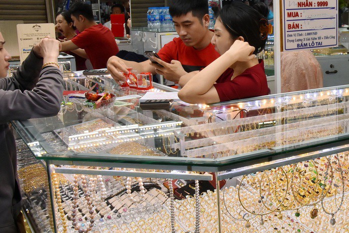 Giá vàng hôm nay nóng lên