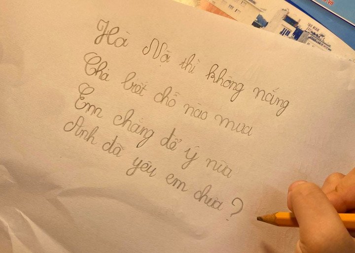 Bài thơ về thời tiết của học sinh lớp 2 đang nổi tiếng trên mạng xã hội.