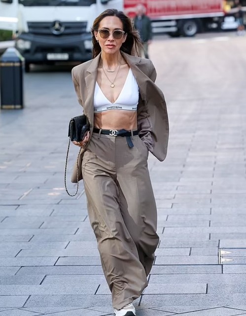 Myleene trên đường phố London, Anh hồi tháng 4/2025. Ảnh: Mattpapz