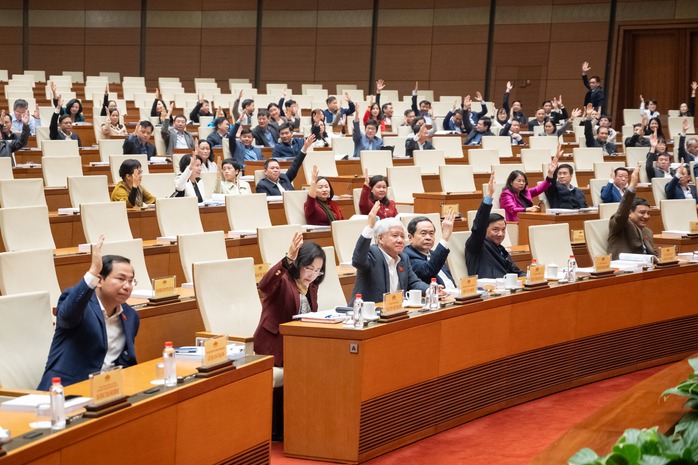 Hội nghị biểu quyết thông qua danh sách 122 người được ủy ban thường vụ Quốc hội giới thiệu ứng cử đại biểu Quốc hội chuyên trách ở trung ương. Ảnh: Phạm Thắng