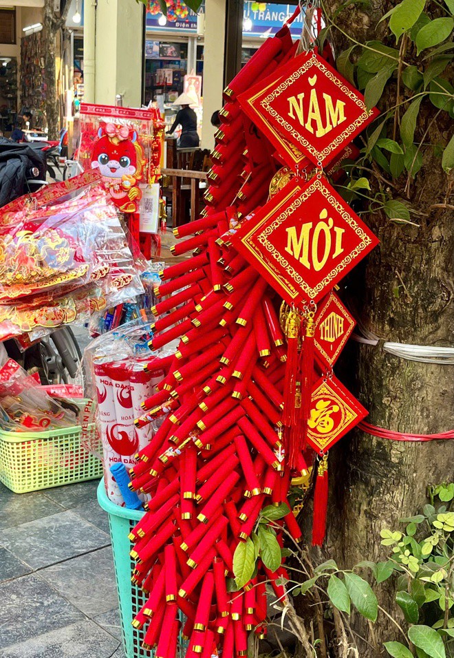 Đồ trang trí Tết vào mùa, phố phường rực rỡ sắc xuân - 7