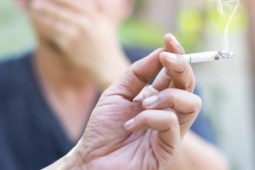 Đề xuất “phạt nguội” người hút thuốc lá tại nơi cấm