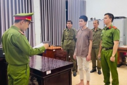 Kẻ đâm chết người tình của mẹ từng “đi lạc” ở Khánh Hòa