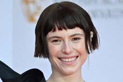 Gu mặc phá cách của Nữ chính xuất sắc Quả Cầu Vàng 2026