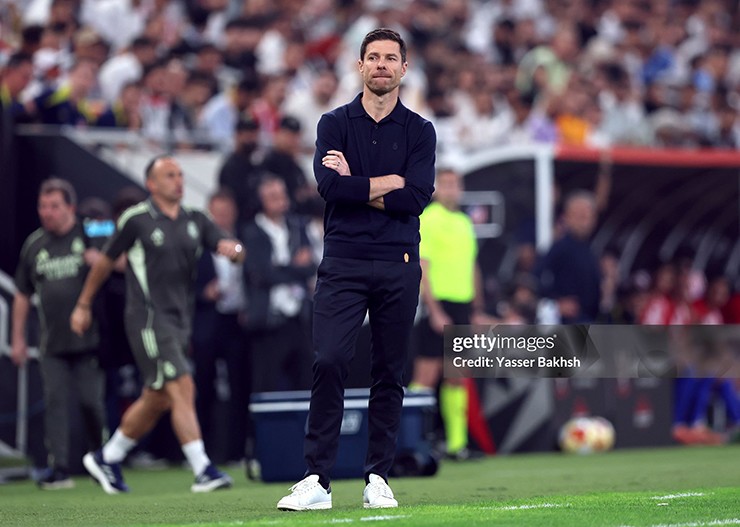 Sự ra đi của HLV Alonso phản ánh những rạn nứt âm ỉ trong phòng thay đồ Real mùa này