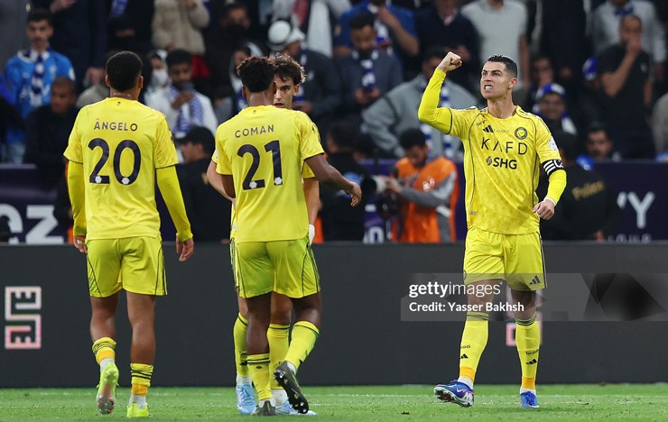 Dù ghi bàn thi đấu năng nổ nhưng CR7 vẫn bị thay ra