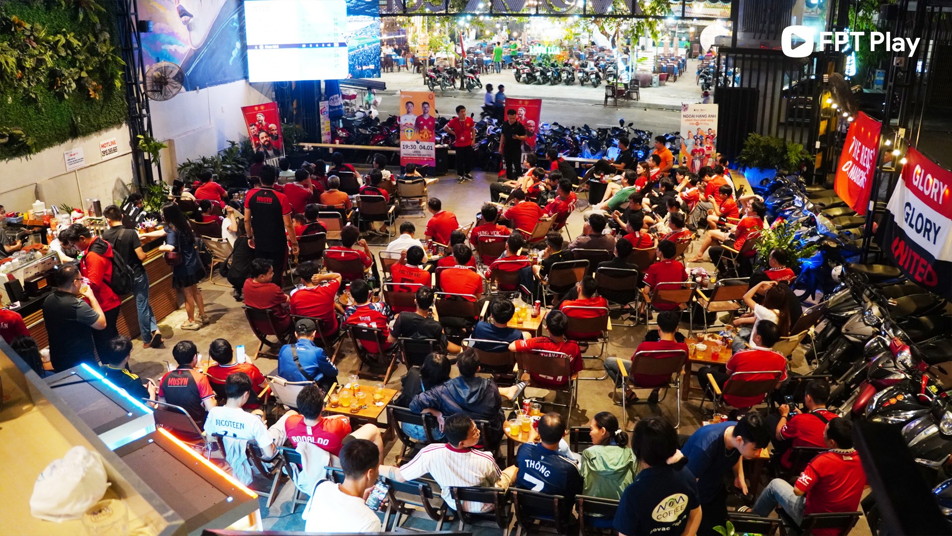 Một sự kiện xem chung Ngoại Hạng Anh do FPT Play phối hợp cùng Hội CĐV Manchester United tại Việt Nam tổ chức. (Ảnh: FPT Play)