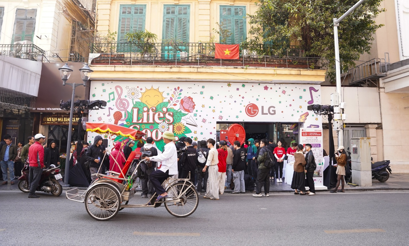 Không gian trải nghiệm của LG thu hút đông đảo người trẻ ghé qua trong suốt hai ngày cuối tuần