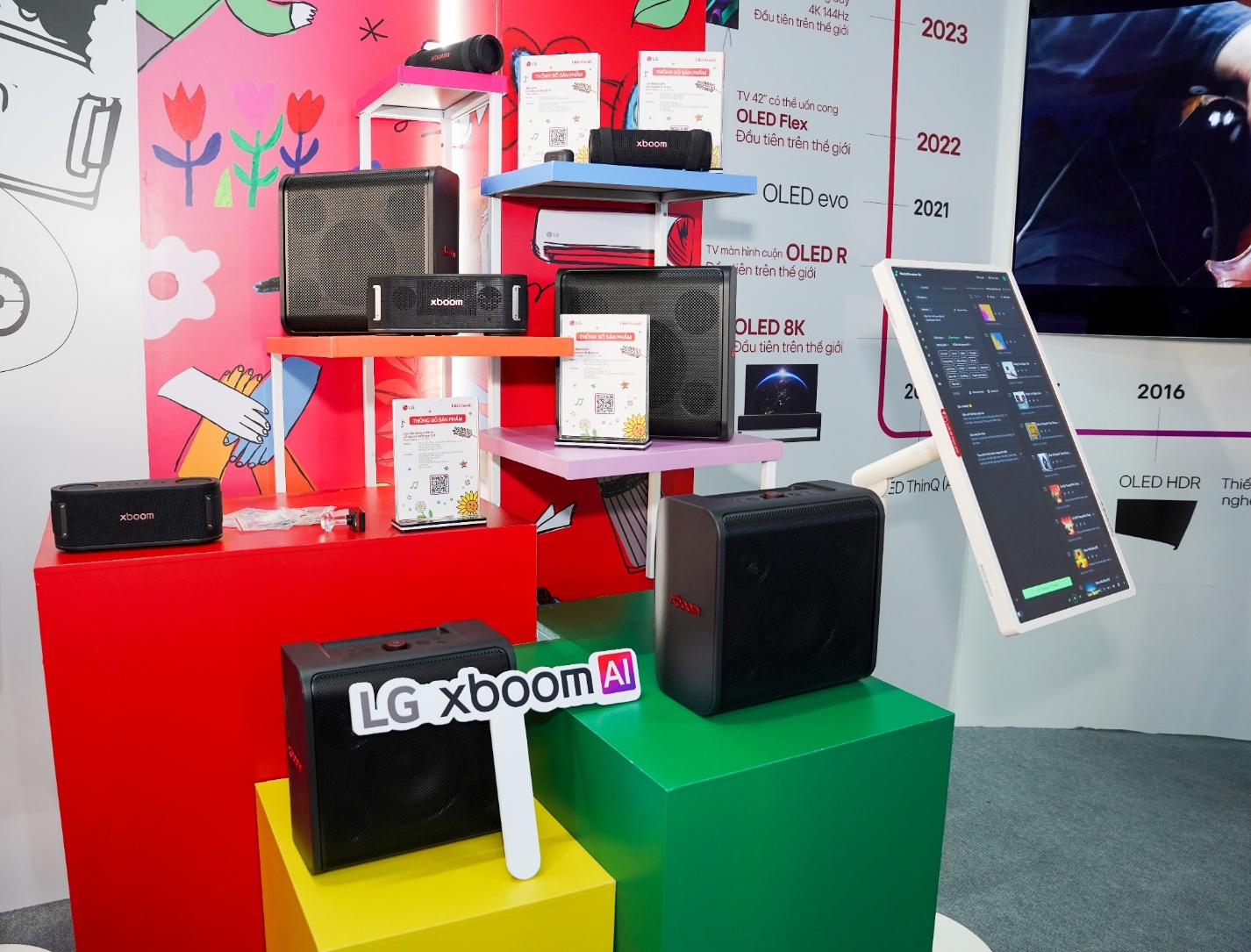 Các dòng loa xBoom được trưng bày tại triển lãm