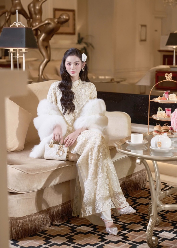 Mốt áo dài ren phong cách 'phú bà' lên ngôi - 5