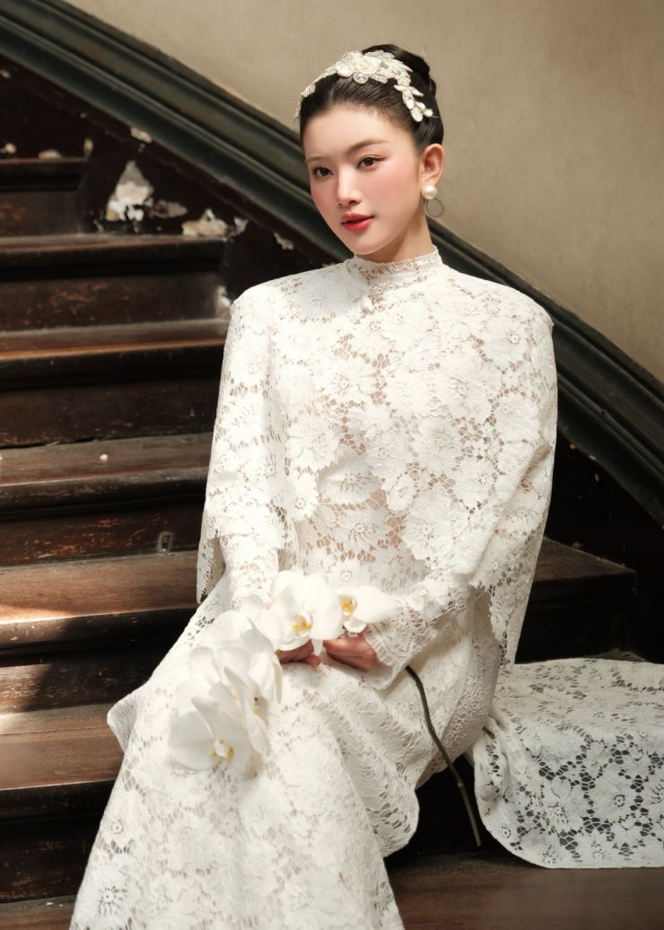 Mốt áo dài ren phong cách 'phú bà' lên ngôi - 7