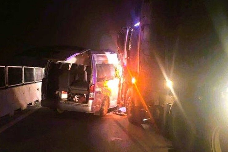 Tai nạn xe khách trên cao tốc, 4 người chết, 6 người bị thương