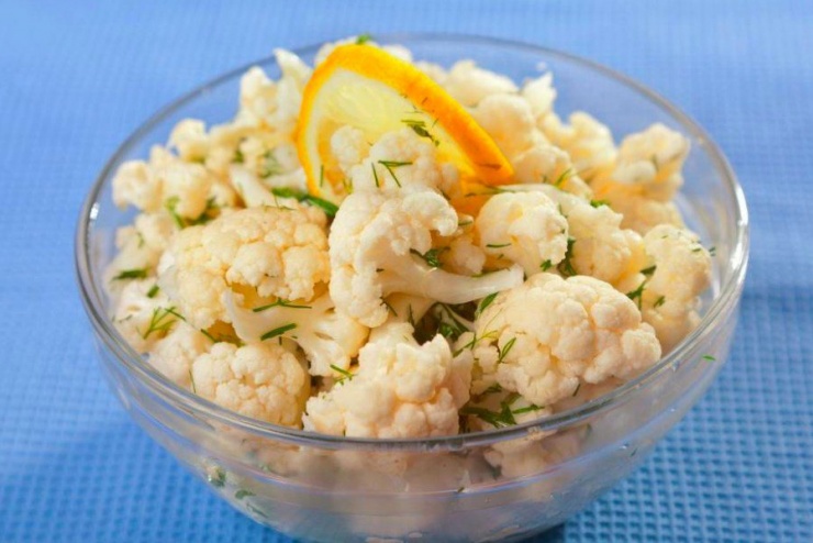 Salad bông cải trắng sốt mè rang