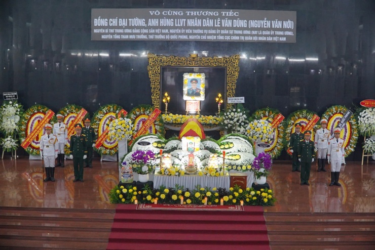 Lễ viếng Đại tướng Lê Văn Dũng