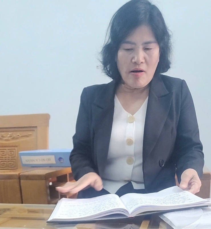 Bà Lê Thị Bích Thuỷ trao đổi với phóng viên.