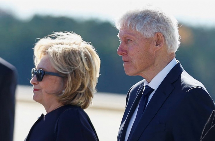 Vợ chồng cựu Tổng thống Bill Clinton. (Ảnh: Reuters)