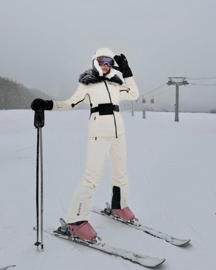 Ảnh sao 14/1: Á hậu Tường San giấu mặt con gái - 3