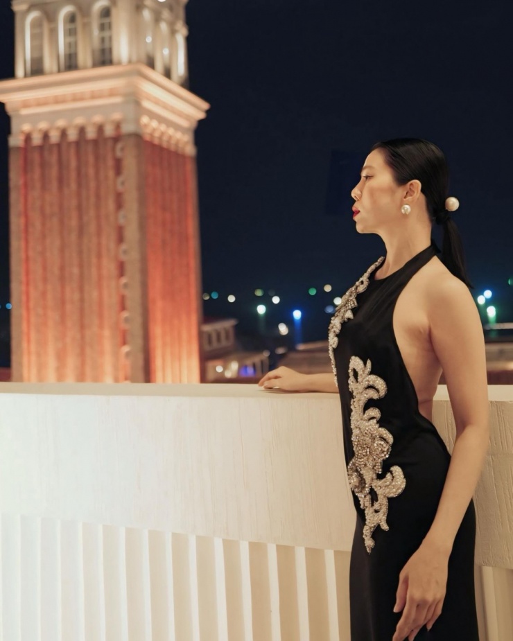 Ảnh sao 14/1: Á hậu Tường San giấu mặt con gái - 6