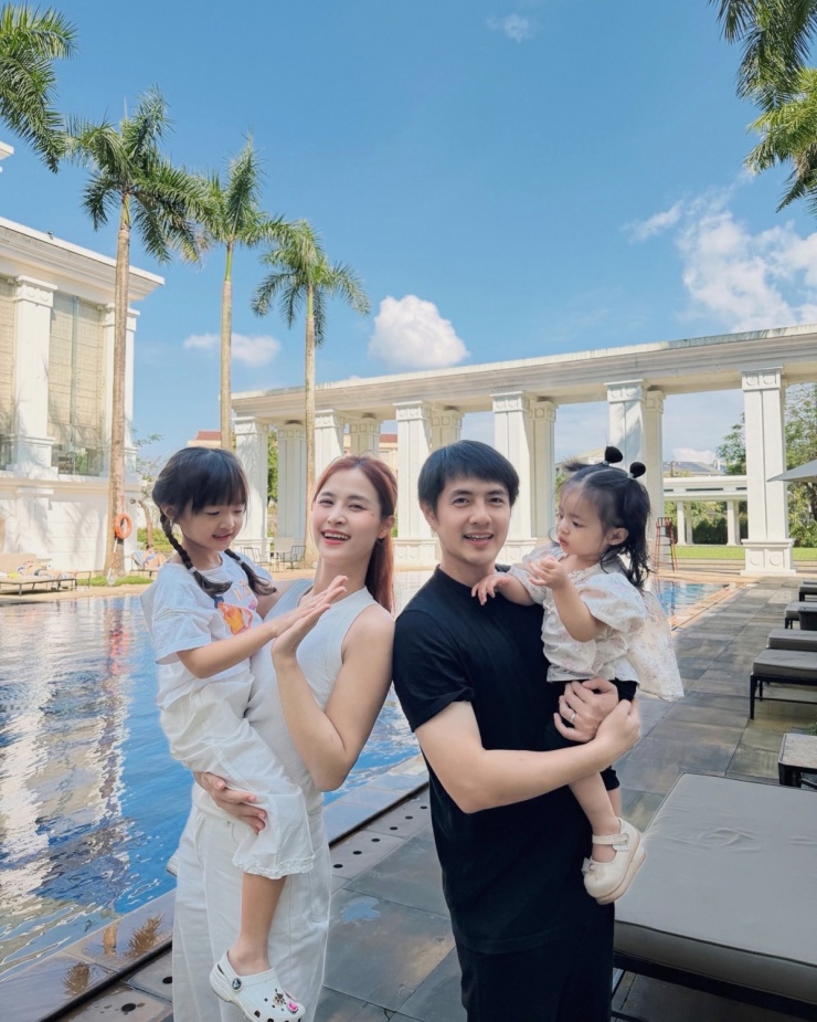 Ảnh sao 14/1: Á hậu Tường San giấu mặt con gái - 9