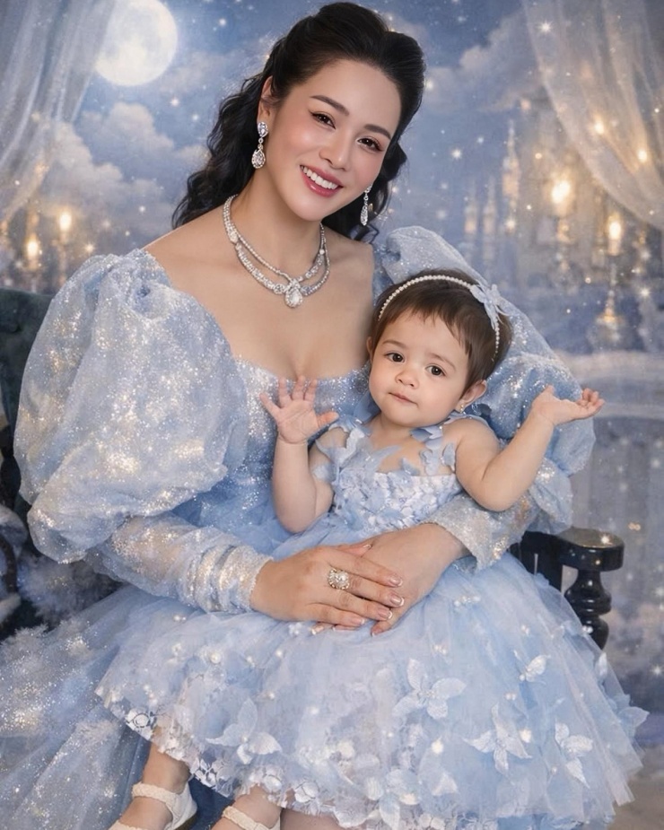 Ảnh sao 14/1: Á hậu Tường San giấu mặt con gái - 8