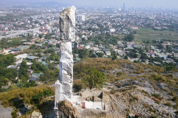 Hòn Vọng Phu nhìn về trung tâm TP Thanh Hóa cũ, nay là phường Hạc Thành