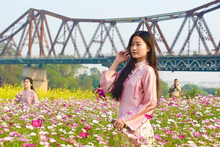 Bến hoa Phúc Xá hồi sinh, thành điểm 'săn' bình minh hot - 7