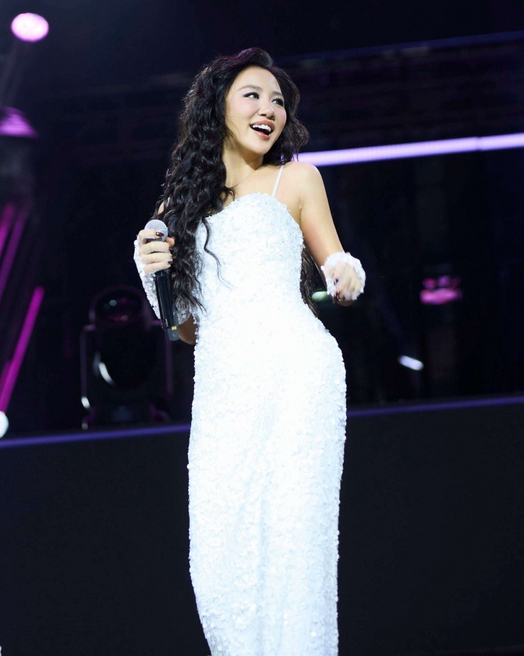 Cô và Hứa Kim Tuyền thấu hiểu từ cuộc sống tới tư duy nghệ thuật. (Ảnh: FBNV)