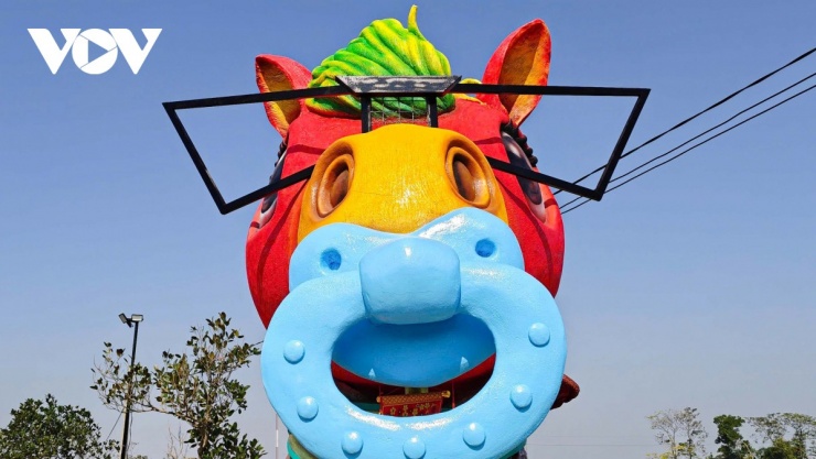 Đáng chú ý, trong bộ ba linh vật năm nay, “Ngựa thương” là tác phẩm mang ý nghĩa cộng đồng rõ nét nhất. Sau khi hoàn thiện, linh vật này dự kiến sẽ được đưa ra đấu giá, toàn bộ số tiền thu được dùng để hỗ trợ các hoàn cảnh khó khăn tại 4 xã thuộc huyện Hiệp Hòa (tỉnh Bắc Giang cũ), gồm: Xuân Cẩm, Hiệp Hòa, Hợp Thịnh và Hoàng Vân.