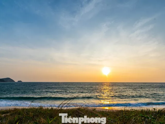 Độc lạ hòn đảo ngắm hoàng hôn, bình minh ở Quảng Ninh