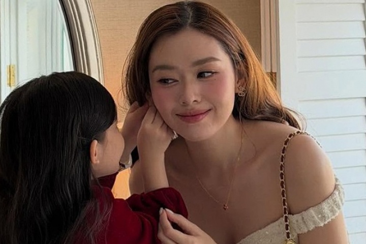 Ảnh sao 14/1: Á hậu Tường San giấu mặt con gái