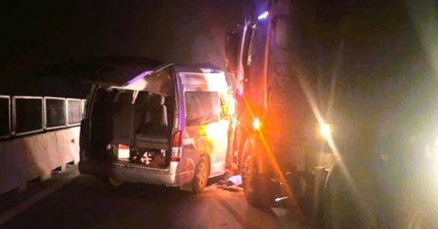 Tai nạn xe khách trên cao tốc, 4 người chết, 6 ...